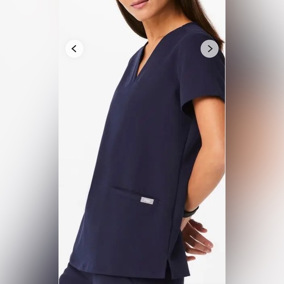 FIGS Women's Size XSmall Dark Blue Short Sleeve V Neck 2 Pocket Scrub Top - Picture 13 of 13